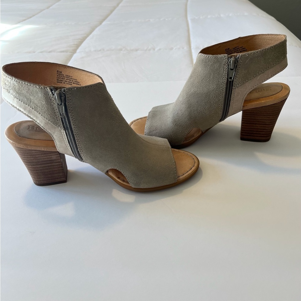 Womens Born sling back heeled shoes size 8.5 leather upper and lining